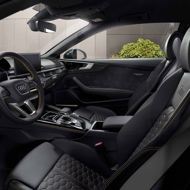 Interior RS5 Coupé with yellow features