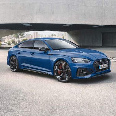 Audi RS5 Sportback in blue from the side