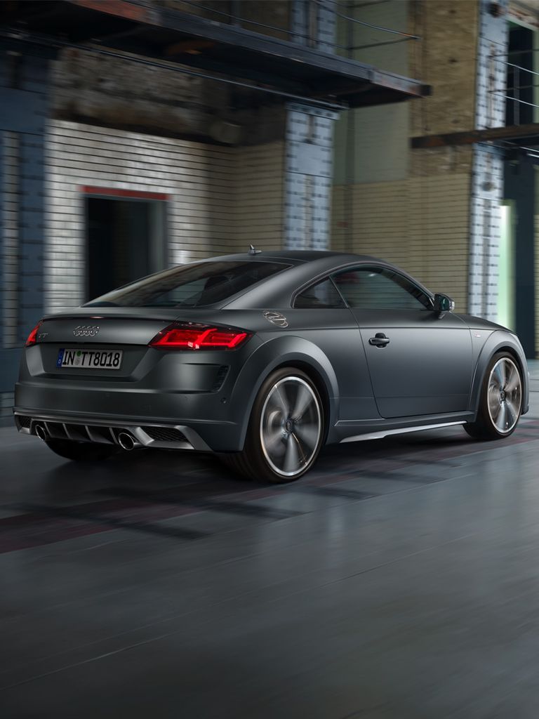 Side rear view of the Audi TT Coupé with Audi exclusive paintwork