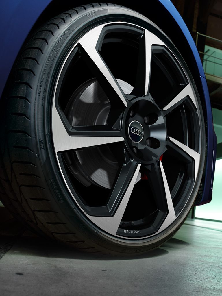 Close-up of the rims of the Audi TT Coupé